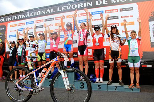 Pódio da super elite feminina em 2014 / Foto: Bruno Fernandes / Noispedala