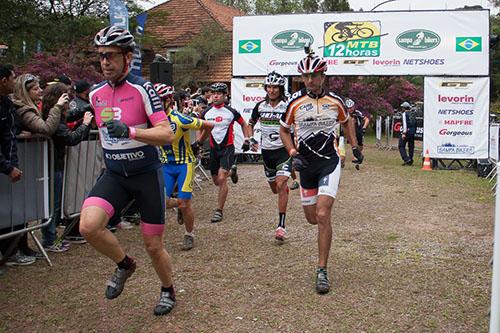 Largada do MTB 12 Horas no estilo "Le Mans" / Foto: Divulgação / Sampa Bikers