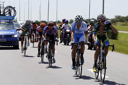 Carro do suporte neutro acompanha ciclistas / Foto: Divulgação/Tour de San Luis