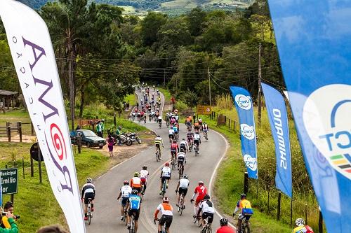 Prova válida pelo circuito mundial amador de ciclismo da UCI, abre o evento na manhã desta quinta-feira, em Pardinho / Foto: Wladimir Togumi/FestivalBrasil Ride