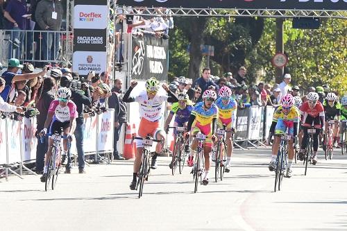 Sabrina Gobbo fatura mais uma etapa do XTerra, realizada em Mangaratiba (RJ), no sábado (9) e Raiza Goulão é 22ª na Copa do Mundo de MTB da Suíça / Foto: Djalma Vassão/Gazeta Press