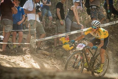 Ciclista brasileira brigava pelo top10 quando teve um pneu furado na terceira volta / Foto: Matthew de Lorme