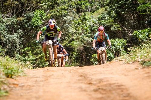 Vitória e liderança foi definida apenas na linha de chegada, quando dupla tcheco-brasileira cruzou 2 segundos à frente de Michele Casagrande e Fabian Rabensteiner / Foto: Fabio Piva / Brasil Ride