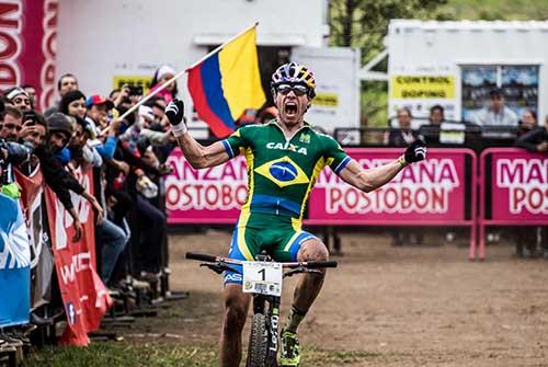 Henrique Avancini comemora  / Foto: Maximiliano Blanco/CBC