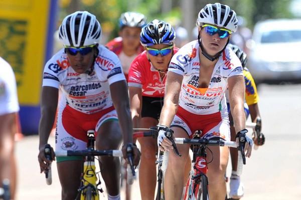 No feminino Luciene Ferreira vence novamente na estrada e assume liderança da categoria  / Foto: Divulgação  