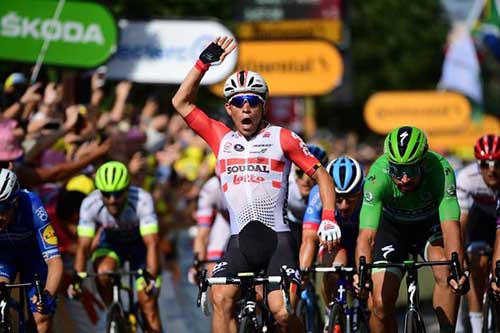 Australiano Caleb Ewan comemora a vitória / Foto: Divulgação/Tourdefrance