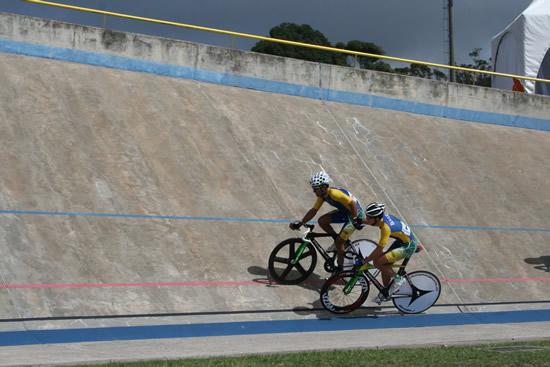 Nesta quarta-feira, dia 21 de Março, será realizado o Campeonato Brasileiro de Pista, no Velódromo de Maringá, no Paraná / Foto: Adolfo Carrizo