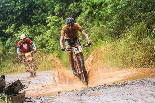 Prova aconteceu na tarde de domingo (25). Competição decidiu campeões da temporada / Foto:  Marcelo Rypl / CIMTB