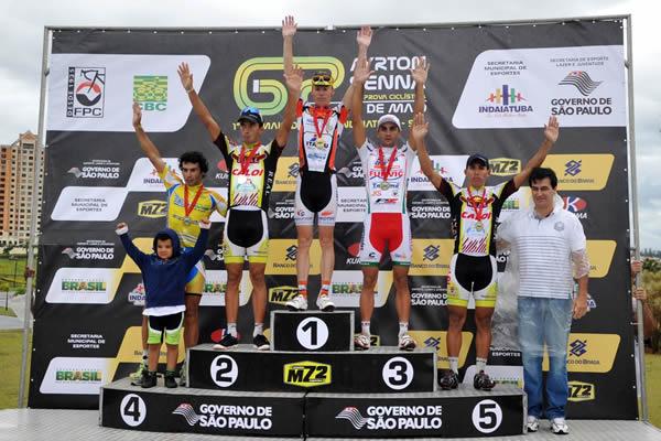 O ciclista Felipe Delai, da equipe DataRo, ficou com o primeiro lugar no pódio do 73º GP Ayrton Senna de Ciclismo, realizado em Indaiatuba / Foto: Divulgação