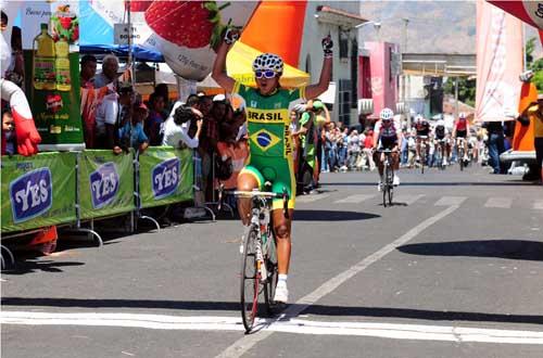 Clemilda Fernandes vence a última etapa da Volta Ciclística de El Salvador. Ela será uma das representantes brasileiras no México / Foto: Divulgação