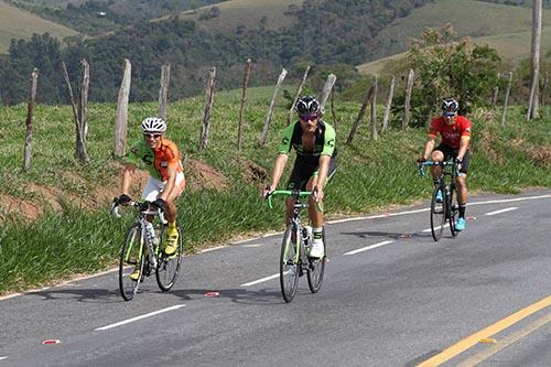 Rodrigo Hilbert pedalando / Foto: Divulgação