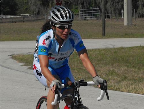 Depois de vencer a primeira prova em que participou no Circuito Mundial de Ultramaratonas, mês passado, na Flórida, a ciclista carioca Daniela Genovesi tenta sua segunda vitória a partir deste sábado, nas 24h de Montello, na Itália / Foto: Divulgação