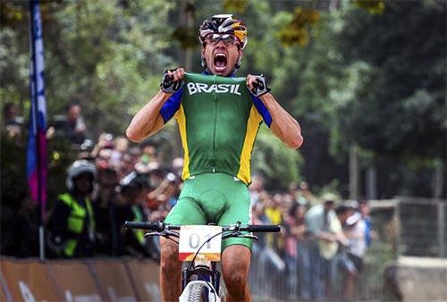 Avancini vibra com a vitória nos Jogos Sul-Americanos / Foto: Maximiliano Blanco/Shimano Latin America