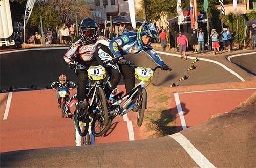 Disputa Acirrada entre Priscilla e Paola  / Foto: Querichelli Photography / Brasil BMX