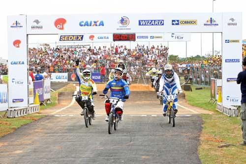 Augusto Castro conseguiu a terceira vitória de estrangeiros no torneio em 2011. A brasileira Bianca Quinalha ganhou no feminino / Foto: Marcio Kato /MBraga Comunicação