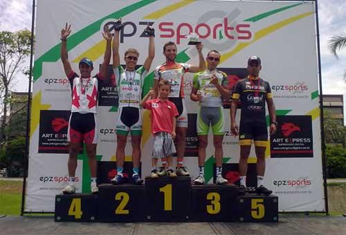 O ciclista goiano Rodrigo Melo, da equipe Dataro de Curitiba, faturou no último domingo, dia 06 de Novembro, o título da 42ª edição dos 100km de Brasília  / Foto: Divulgação 