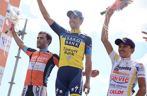 Alex Diniz, de São José dos Campos, ao lado de Alberto Contador (centro) e Daniel Díaz, que foi campeão geral daquele ano / Foto: Luis Claudio Antunes