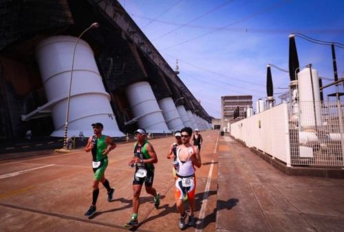 Itaipu Ironman 70.3 Brasil Paraguay 2015 Foto:Fábio Falconi/Latin Sports