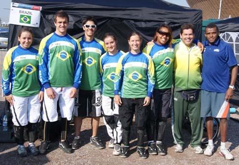 Os nove pilotos da Seleção Brasileira já estão em Santiago, no Chile, para disputa do Campeonato Latino-Americano de Bicicross / Foto: Divulgação/CBC