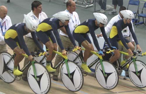 Os atletas da seleção brasileira de pista estão em Pequim, na China, para participar da terceira etapa da Copa do Mundo, que termina neste domingo, dia 15 de Janeiro / Foto: Divulgação / CBC