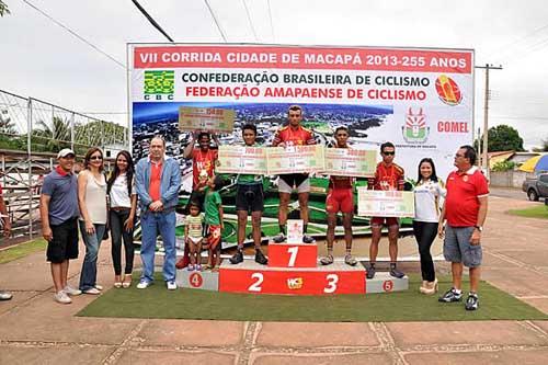 Pódio da elite masculina/ Foto: FAC/Divulgação