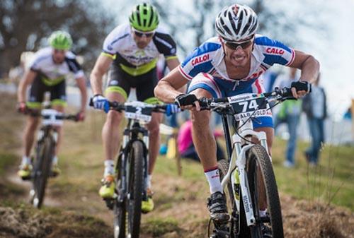 O mountain biker da Caloi Elite Team, Henrique Avancini, fez história ao conquistar na manhã de domingo, dia 14 de Abril, a etapa de Munsingen da Bundesliga / Foto: Marius Maasewerd