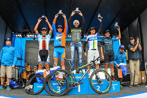 Pódio masculino do short track/Foto: Rodrigo Philipps/Shimano