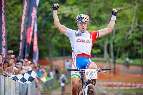 Henrique Avancini vence em Araxá / Foto: Bruno Senna / CIMTB