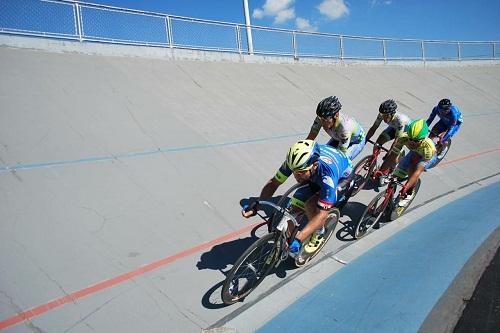 Ciclista da Equipe de Ribeirão Preto venceu prova de pista na cidade de Caieiras no último sábado (29); ele já havia vencido Omnium do Rio de Janeiro em maio / Foto: Divulgação/ 1º Meeting Internacional de Pista/ Caieiras 