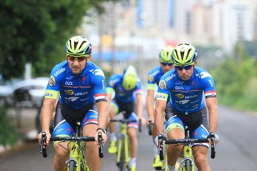 Cristian Egídio, Luís Trevisan e Jeovane Oliveira representam a cidade no Velódromo de Indaiatuba no final de semana / Foto: Martinez Comunicação