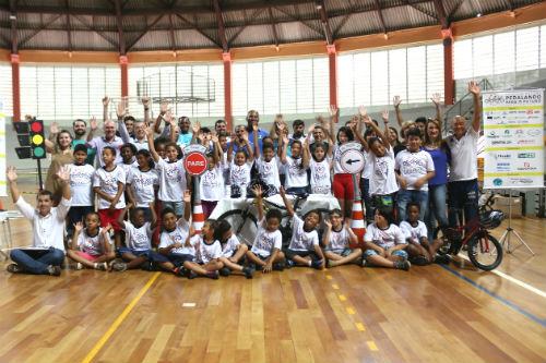 Alunos, patrocinadores, professores e autoridades prestigiaram o evento de lançamento / Foto: Martinez Assessoria/Divulgação