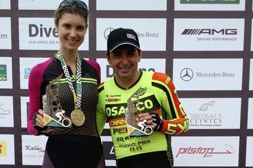 Dupla ficou com o troféu após dar o maior número de voltas no autódromo Capuava durante as três horas de prova / Foto: Divulgação