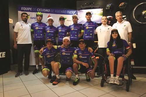 Equipe foi apresentada oficialmente nesta segunda-feira com novos reforços e bicicleta número 1 do mundo / Foto: André Coutinho (Martinez Comunicação)