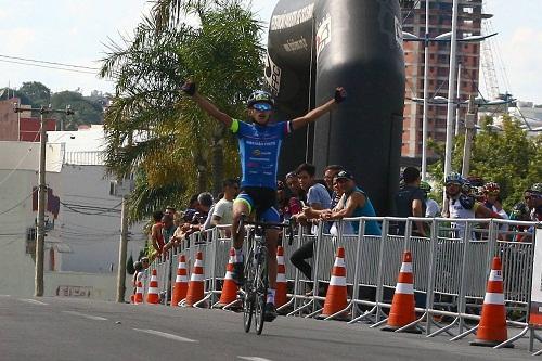 Renan Izzo foi o vencedor na categoria Júnior masculina / Foto: Federação Paulista de Ciclismo 