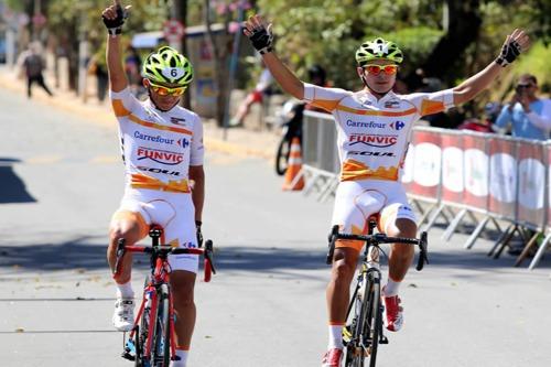 Chegada com João Marcelo Gaspar - esquerda e Kleber Ramos/ Foto: Divulgação / Copa Rio de Janeiro de Ciclismo