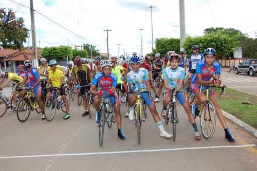 Ciclistas de Mato Grosso antes da largada. A prova contou pontos para o ranking nacional - distribuindo 80 pontos para os primeiros colocados de cada categoria – e distribuiu 8 mil reais em prêmios. / Foto: Divulgação 