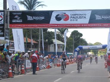 Os melhores ciclistas do estado estiveram reunidos em São José / Foto: Ivan Storti/FPCiclismo