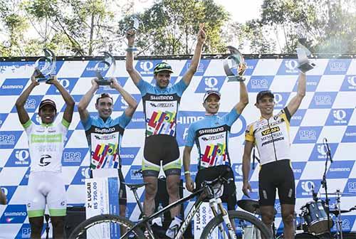 Pódio masculino do Short Track / Foto: Ariel Sabatella / Shimano