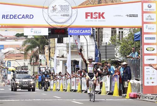 José Eriberto, ciclista da equipe Padaria Real/Caloi/Céu Azul Alimentos/Sorocaba abriu, sozinho, uma diferença de 1 minuto e 49 segundos sobre o segundo colocado nesta segunda etapa do Tour do Brasil  / Foto: Márcio Kato / ZDL