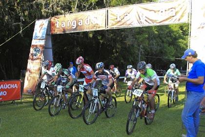 O Mountain Bike agitou a cidade de Três Coroas (RS) no último domingo, dia 06 de Novembro, com a realização do Cross Country Desafios da Natureza 2011 / Foto: Federeção Gaúcha de Ciclismo 