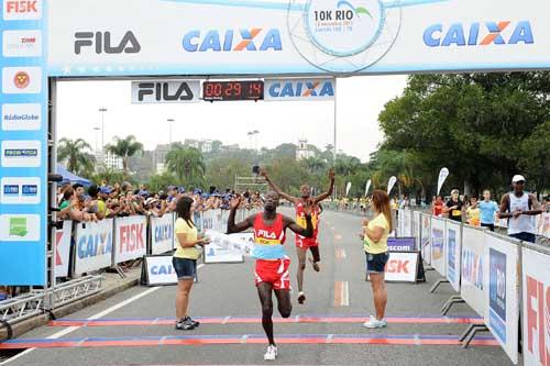 Nicholas chega quase junto com Nelson / Foto: Sérgio Shibuya/ZDL