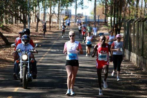  A primeira corrida noturna do Circuito de Corridas da Caixa, em Uberlândia, vai contar com a participação do maior clube da cidade e um dos mais tradicionais do Brasil / Foto: Luiz Doro/adorofoto