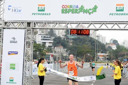 Nelson Korb, primeiro a cruzar / Foto: Ronaldo Milages / ZDL