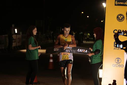 Campeão dos 10k / Foto: Eduardo Frazão/MidiaSport