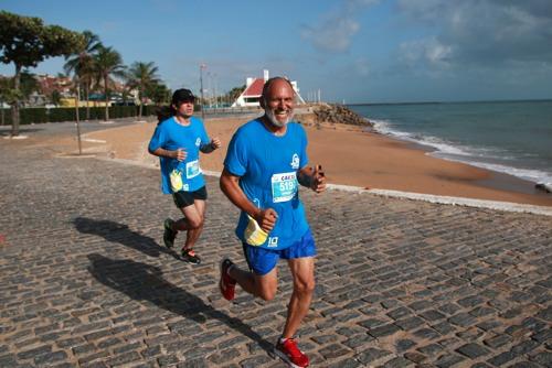 Passagem pela orla da praia de Iracema / Foto: Luiz Doro / adorofoto