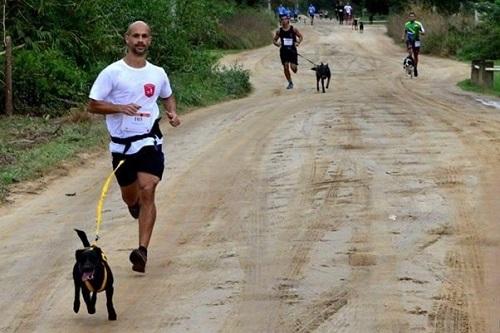 A corrida, conhecida por unir donos e cães, será pela primeira vez no estado de São Paulo e terá seis quilômetros / Foto: Michelle Soares