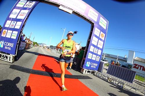 Provas acontecem em março (São José) e abril (Chapecó), ambas com percursos de 5km, 10km e 21km. Inscrições estão abertas. Simone Ferraz (foto) venceu a Meia de São José em 2016 / Foto: Christian Mendes/Foco Radical