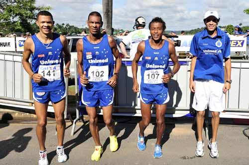 Atletas do Cruzeiro Esporte Clube se preparam para a tradicional prova na capital mineira, no dia 4 de dezembro, com novo horário de largada/ Foto: Sérgio Shibuya / ZDL