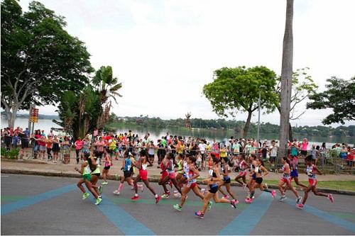 Milhares de atletas percorrerão os 17.8 km em torno da Lagoa da Pampulha. Prova começará a partir das 7h43 / Foto: MidiaSport