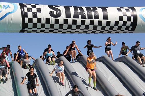 Sucesso em 18 países, o evento esportivo é voltado para a diversão em família e não tem limite de idade. Circuito brasileiro da corrida repleta de obstáculos infláveis gigantes chega à cidade caterinense em setembro / Foto: Divulgação